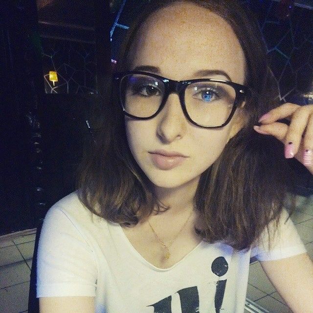 в очках