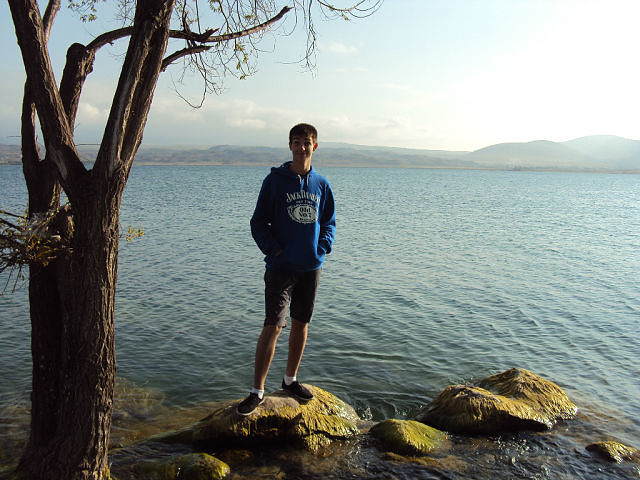 в горах на озере Севан