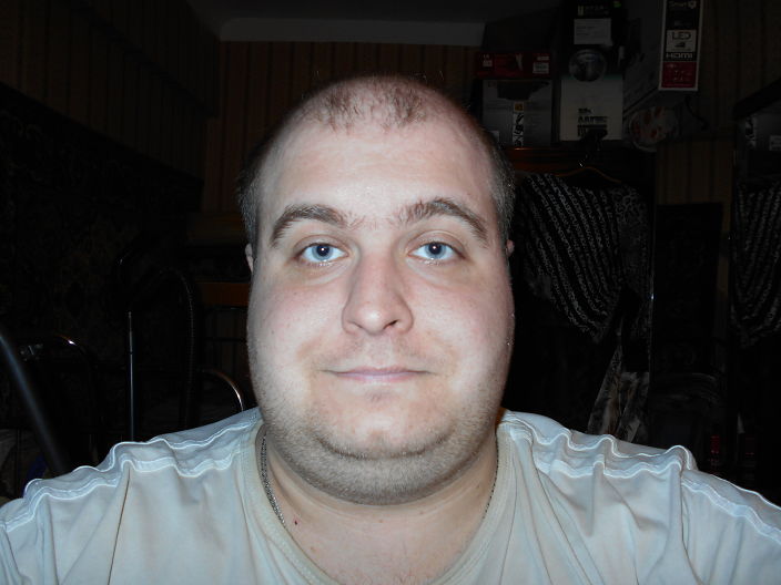 Сексуальный и симпатичный парень.