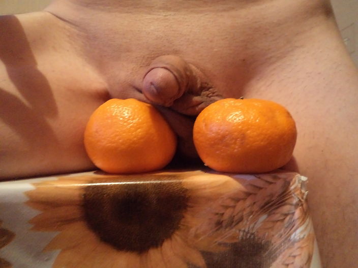 На секс-кухне мандарины 4