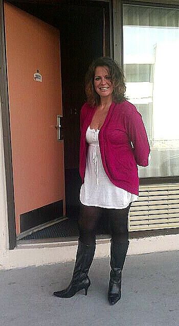 ME AT A MOTEL BEFORE GANGBANGED BRITISH SLUT CAROLYN