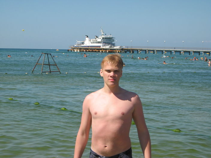 Кто же это...