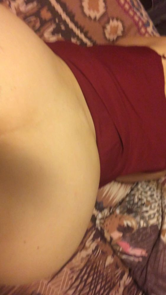 Ебу жену с игрушкой в жопе