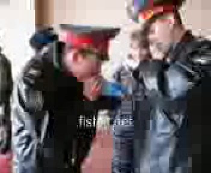 Менты под гариком танцуют