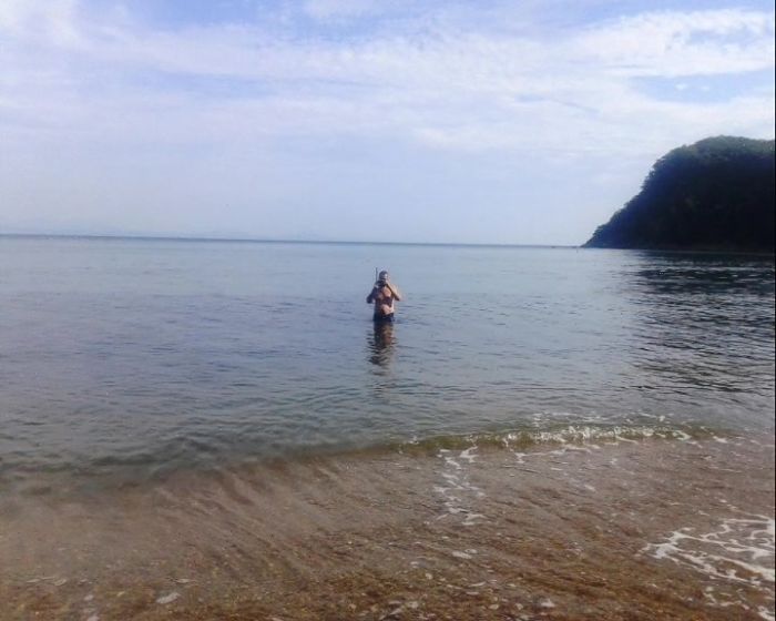 на диком пляже