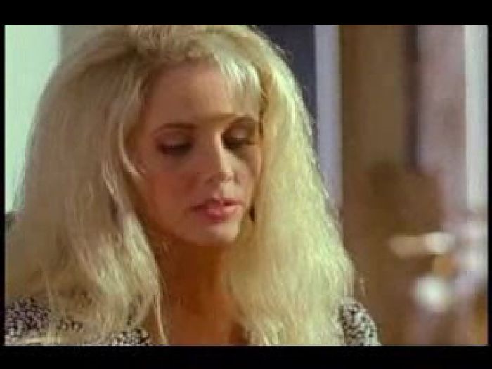 Retro milfs Julia Ann & Dyanna Lauren sensually play