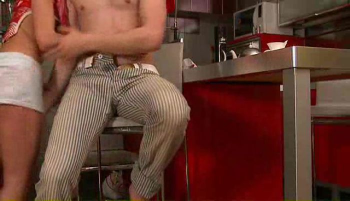 Teen gets fucked on her anal