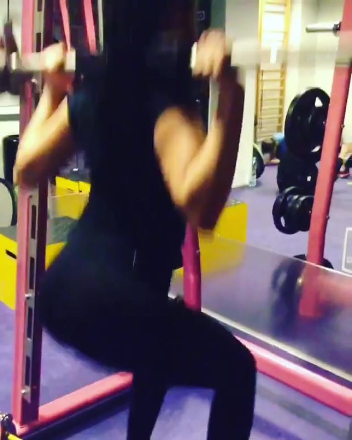 Приседаю в зале :)