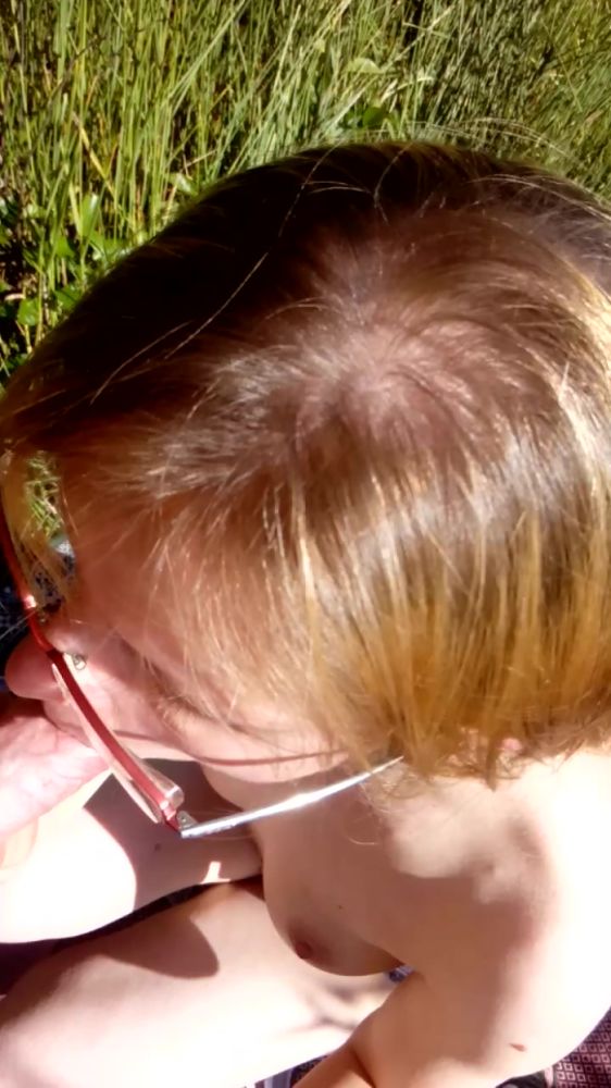 Наташка сосет