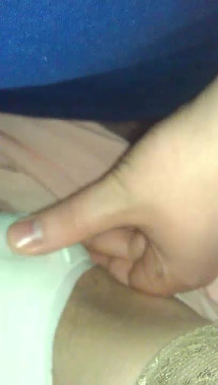 дала потрогать клитор