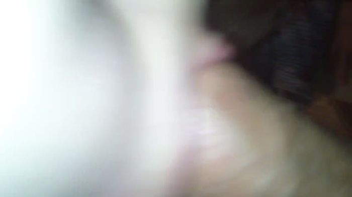 сосёт под порно