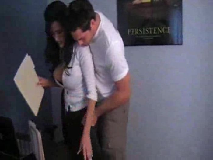 Грудастую секретаршу в офисе