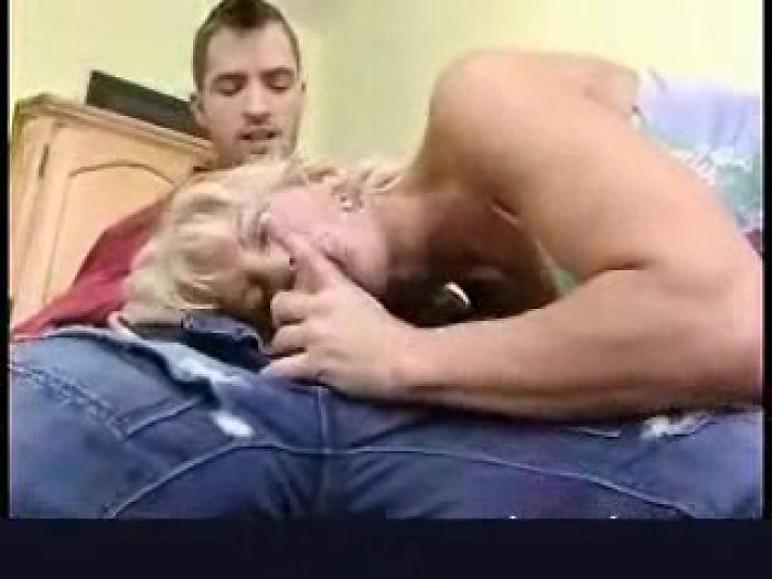 Блонду натягивают в разных позах