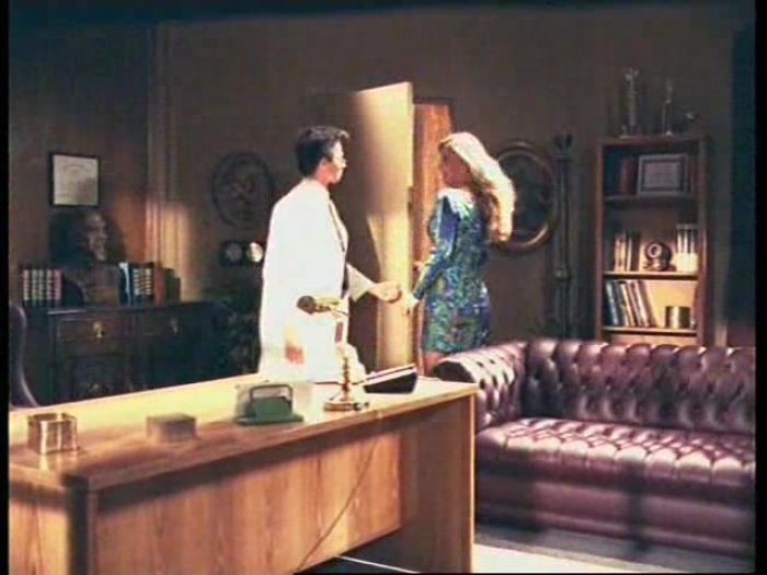 Хочет чтобы зашли сзади