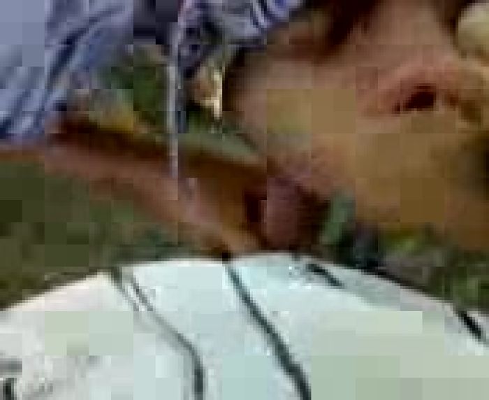 Лена сосет на пляже