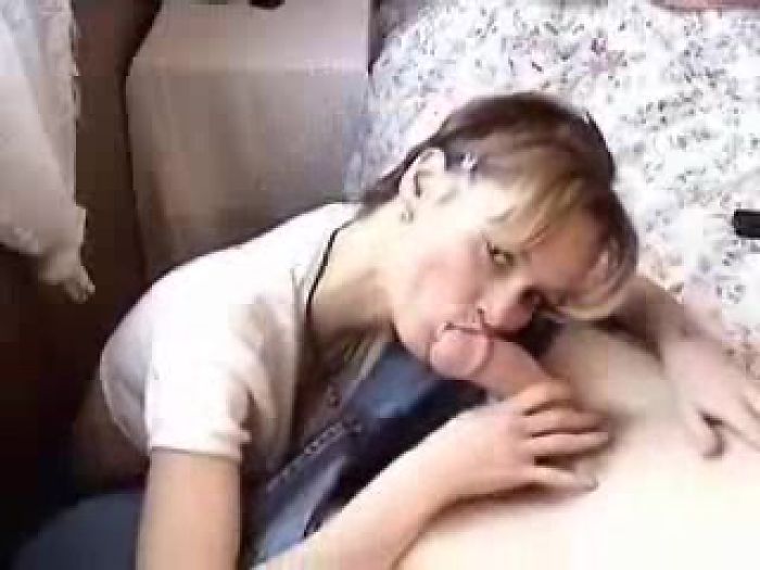 Милашка делает минет