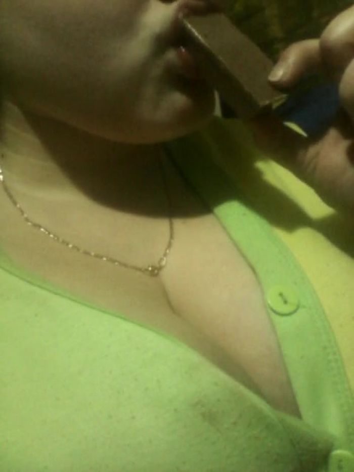 Шлюха сосет