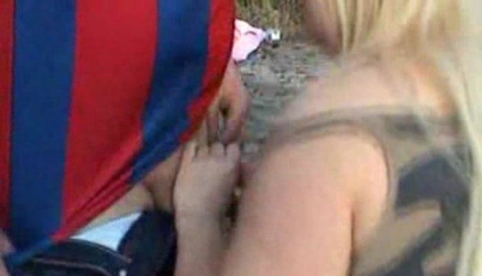 Пухленькую в лесу