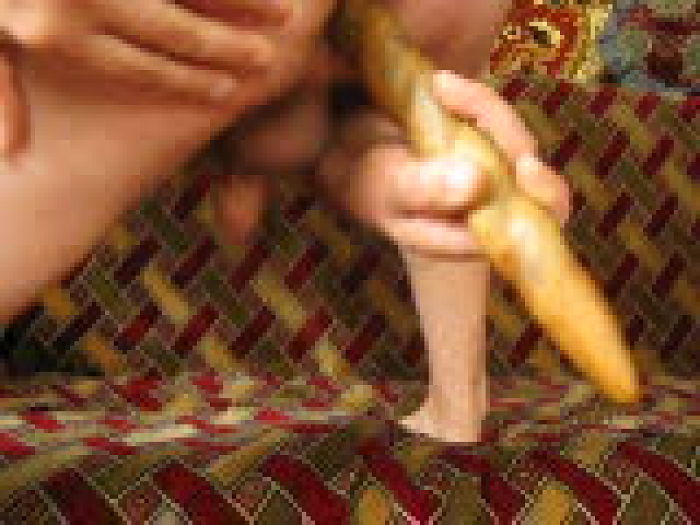 Мой дилдо трахает попу мужа