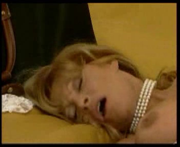 В королевской спальне