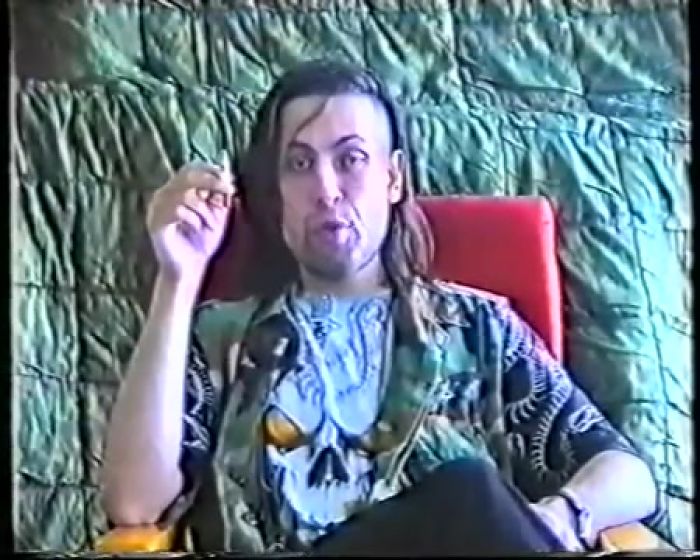 Угол читает стихи