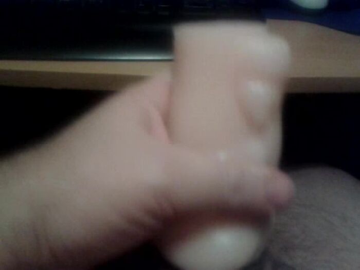 С игрушкой...