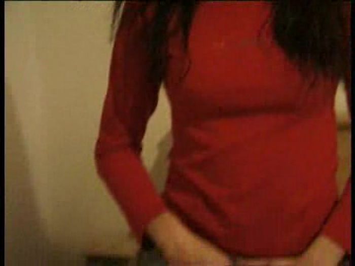 Brunette shows her sexy body