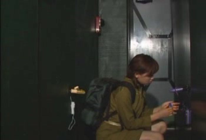 Усадила дружка на стенк