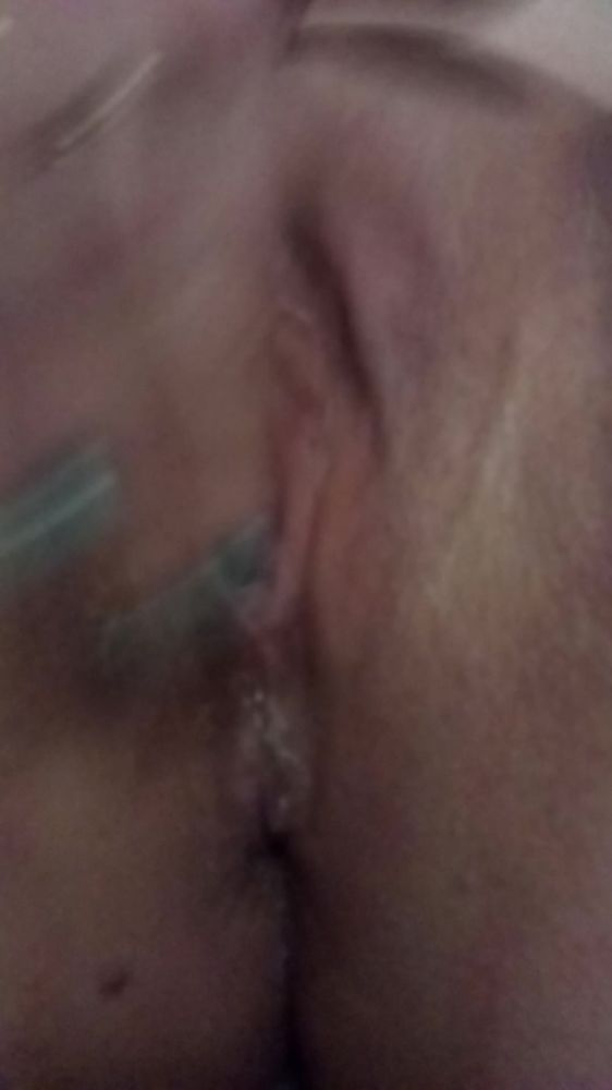 Пальчик шалит.