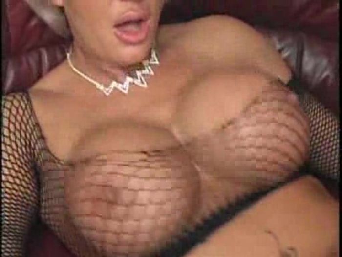 На кожаном диване. Часть 2