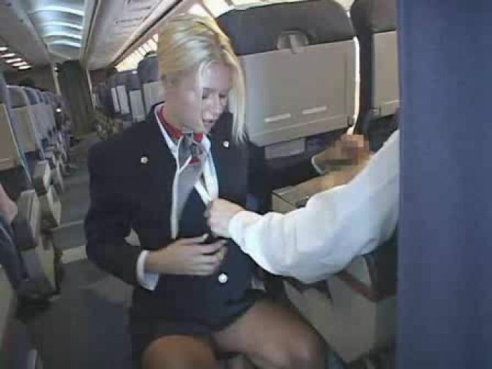 Соблазнил стюардессу