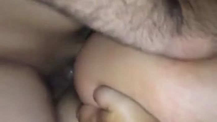 друг тахает жену а она сунет палец в жопу 0)))