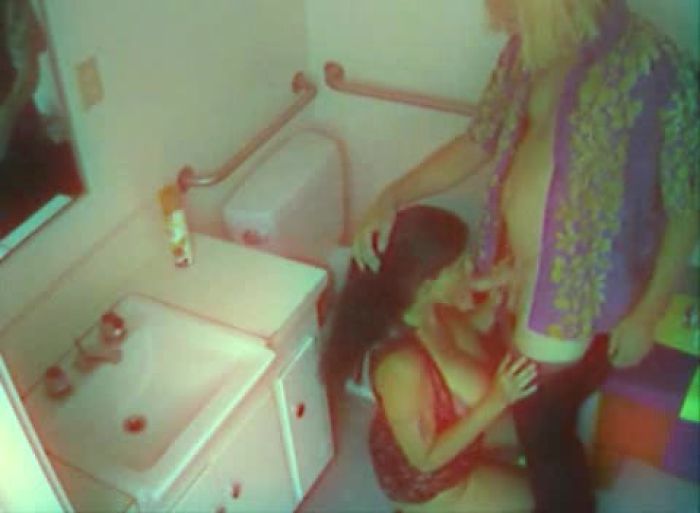 В туалете!!!