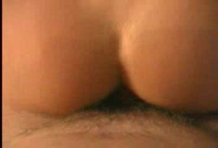 Улыбчивая девушка