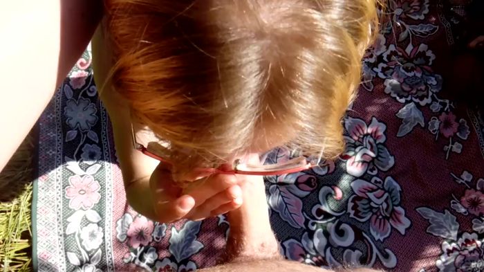 Наташка сосет