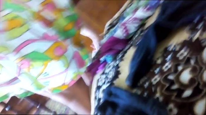 у мамы под юбкой