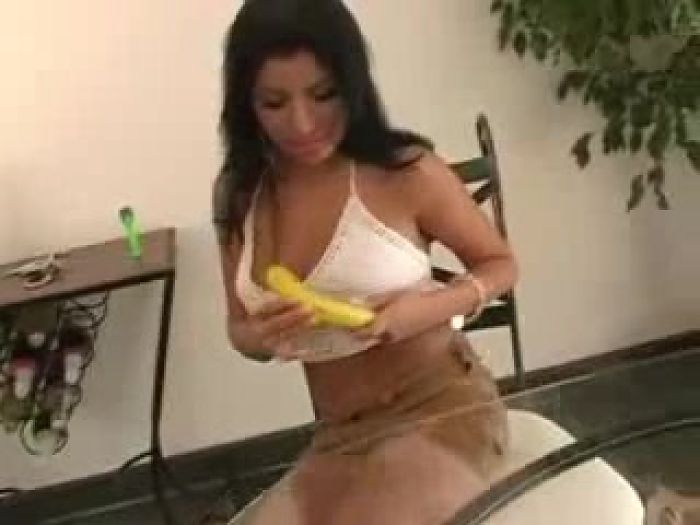 Sativa Rose banana split pussy